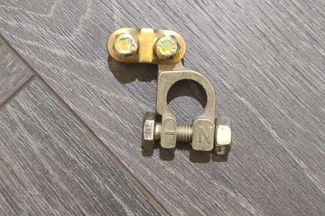 بست باتری برنجی